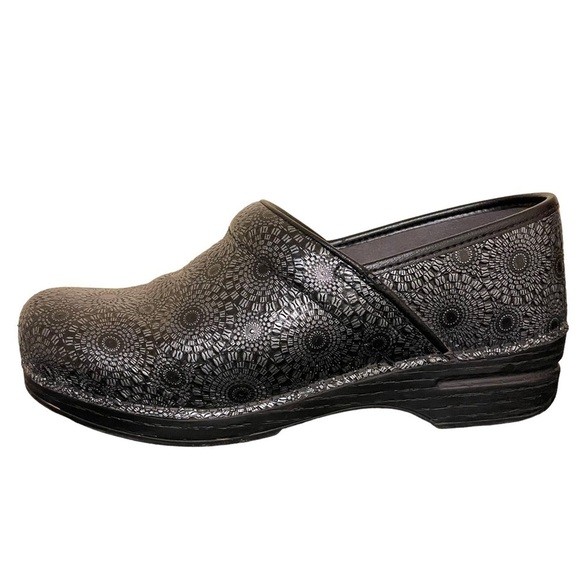 Dansko XP Pro Medallion Black Leather Slip On Clogs Size 42 (U.S. 11.5-12) - Picture 1 of 13